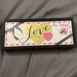 Too Faced Love Passionately Pretty palette